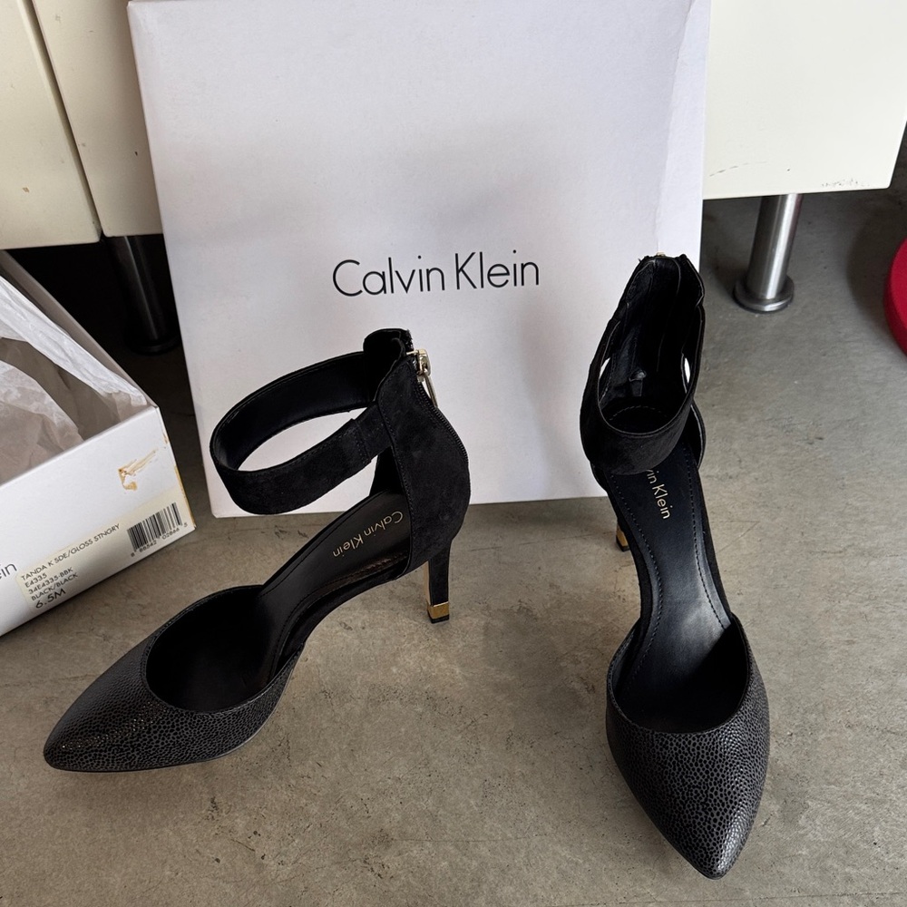 Calvin Klein Black Ankle straps tanda stingray 6.5
